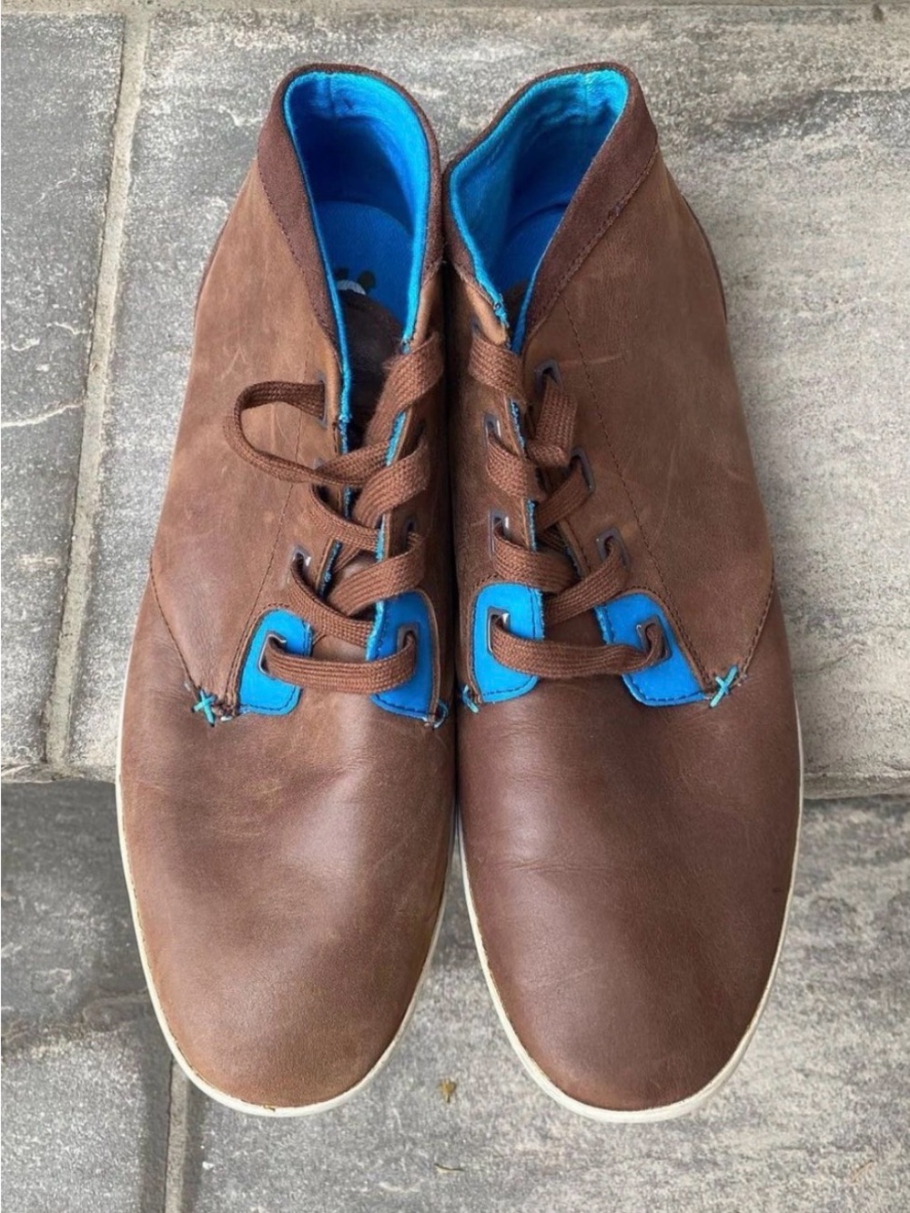 BOXFRESH Men’s Brown Chukka Boots with Bright Blue Accents